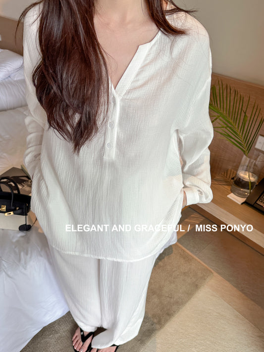 All White ( long sleeves )